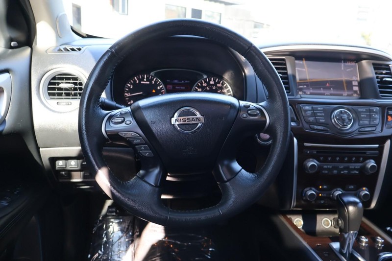 Nissan Pathfinder Vehicle Full-screen Gallery Image 29