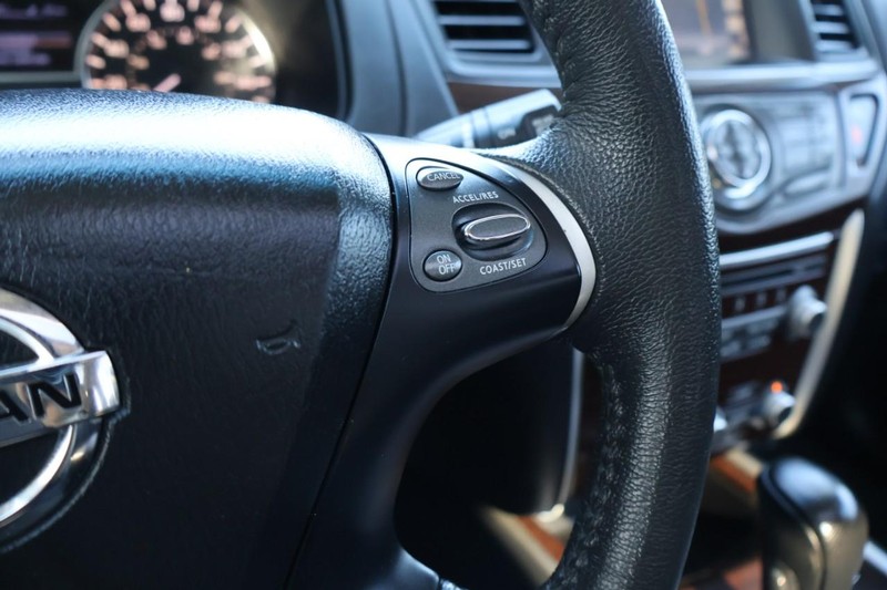 Nissan Pathfinder Vehicle Full-screen Gallery Image 31