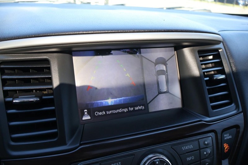 Nissan Pathfinder Vehicle Full-screen Gallery Image 34