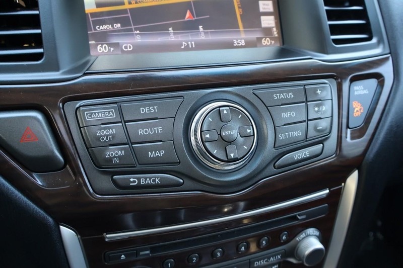 Nissan Pathfinder Vehicle Full-screen Gallery Image 35