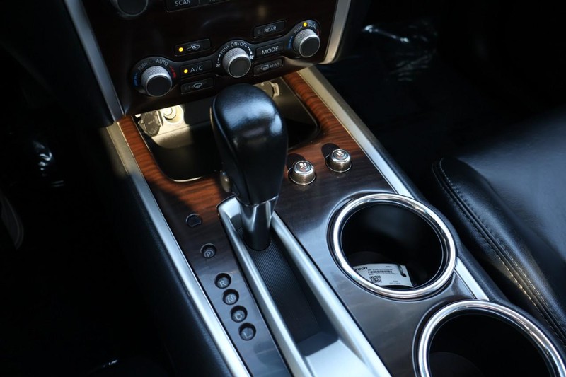 Nissan Pathfinder Vehicle Full-screen Gallery Image 37