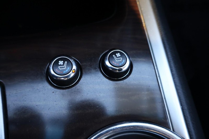 Nissan Pathfinder Vehicle Full-screen Gallery Image 38