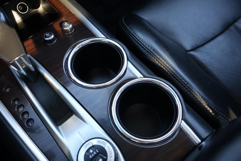 Nissan Pathfinder Vehicle Full-screen Gallery Image 39