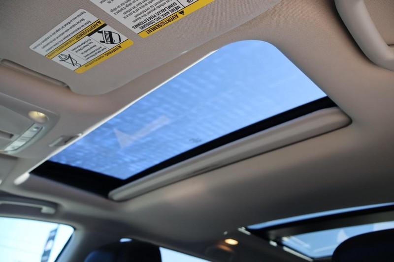 Nissan Pathfinder Vehicle Full-screen Gallery Image 40