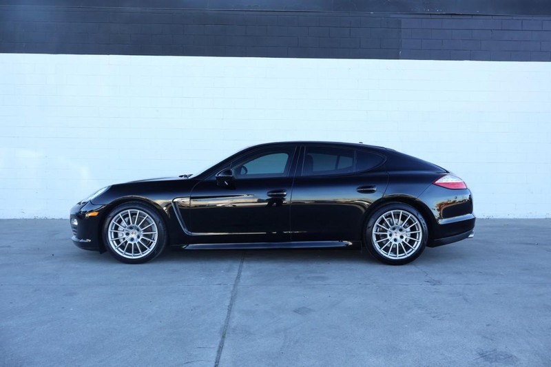 Porsche Panamera Vehicle Full-screen Gallery Image 12