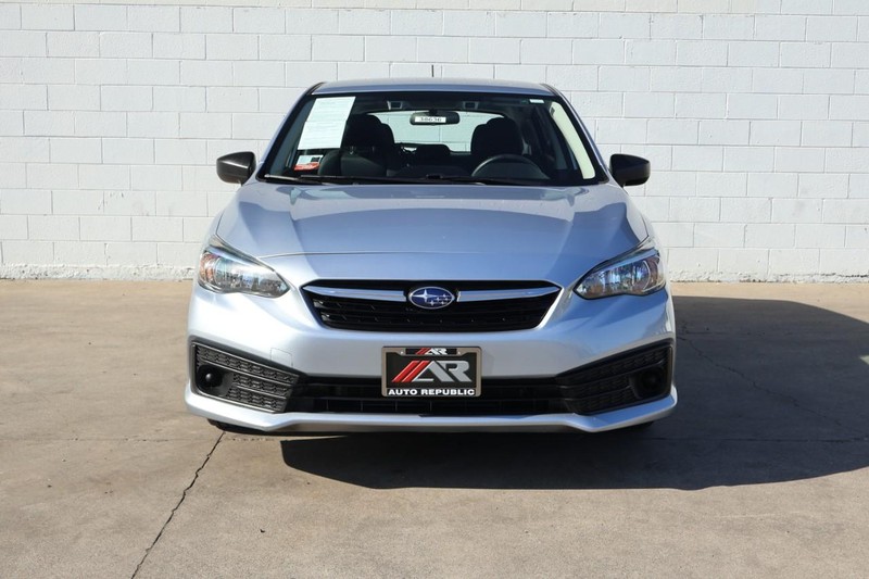 Subaru Impreza Vehicle Full-screen Gallery Image 02