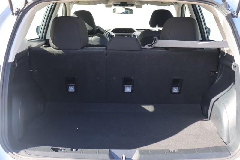 Subaru Impreza Vehicle Full-screen Gallery Image 12