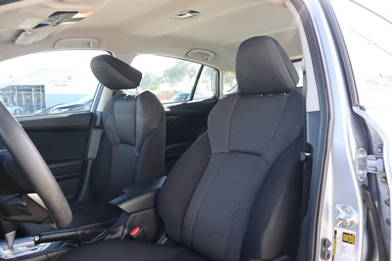 Subaru Impreza Vehicle Full-screen Gallery Image 17