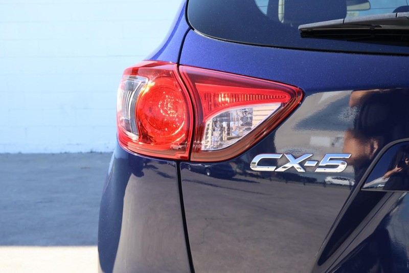 Mazda CX-5 Vehicle Full-screen Gallery Image 07