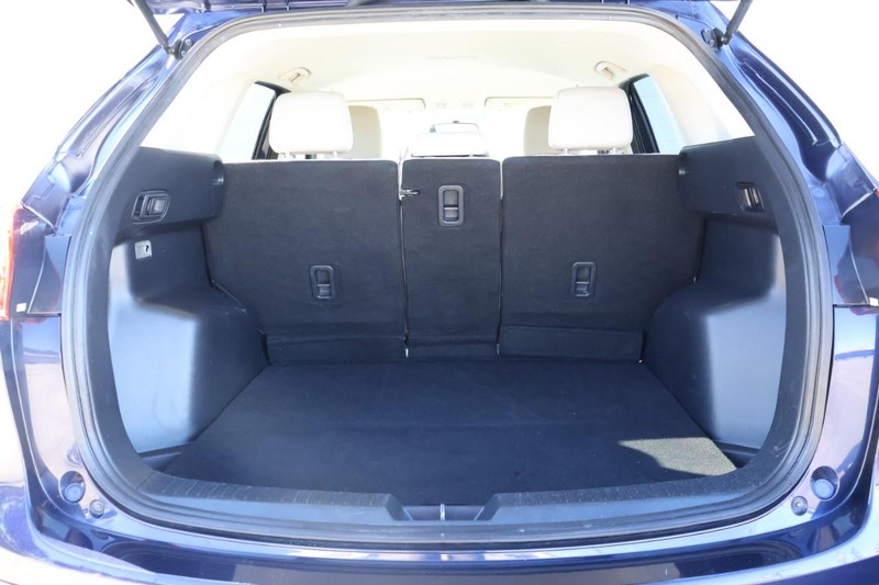 Mazda CX-5 Vehicle Full-screen Gallery Image 09