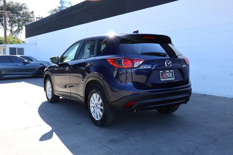 Mazda CX-5 Vehicle Full-screen Gallery Image 10