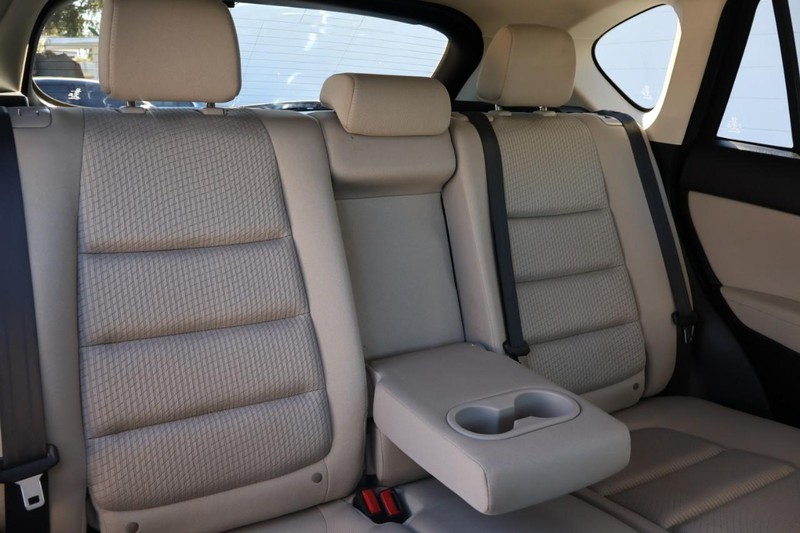 Mazda CX-5 Vehicle Full-screen Gallery Image 23
