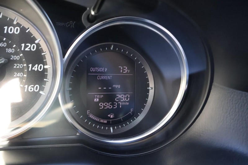 Mazda CX-5 Vehicle Full-screen Gallery Image 26