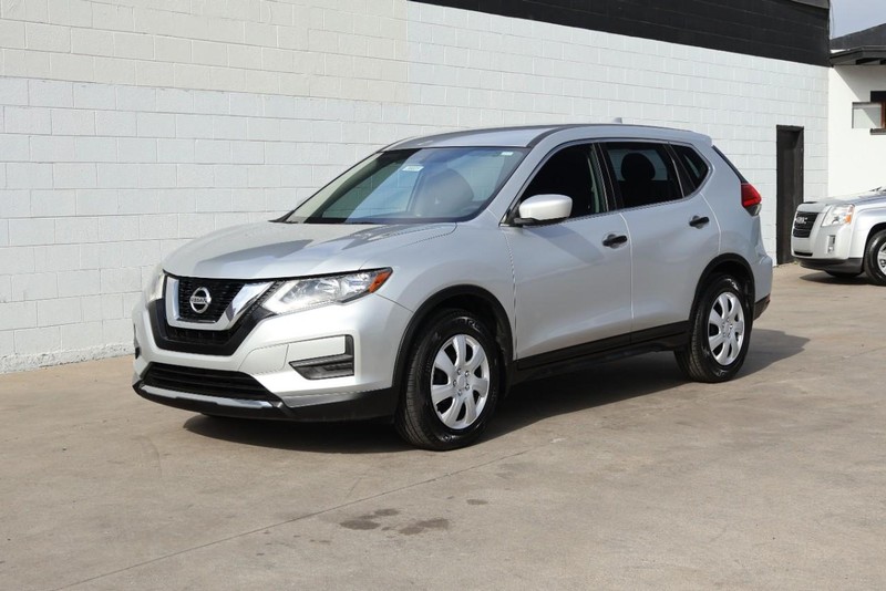Nissan Rogue Vehicle Full-screen Gallery Image 11