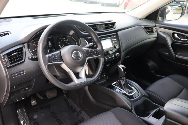 Nissan Rogue Vehicle Full-screen Gallery Image 16