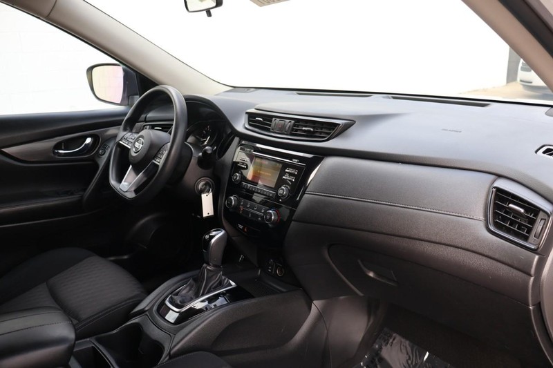 Nissan Rogue Vehicle Full-screen Gallery Image 19