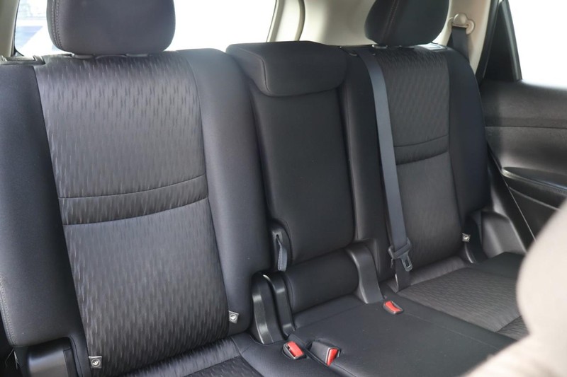 Nissan Rogue Vehicle Full-screen Gallery Image 21