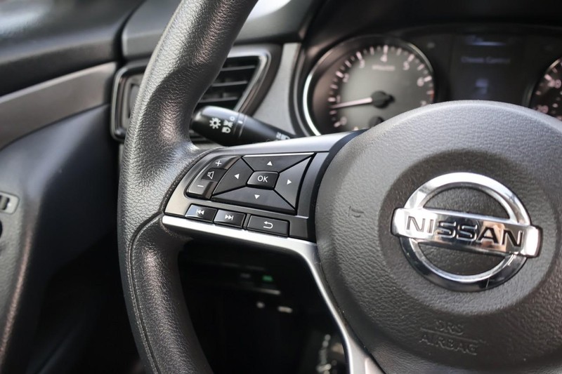 Nissan Rogue Vehicle Full-screen Gallery Image 26