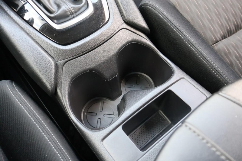 Nissan Rogue Vehicle Full-screen Gallery Image 33