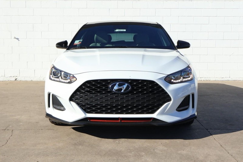 Hyundai Veloster Vehicle Full-screen Gallery Image 02