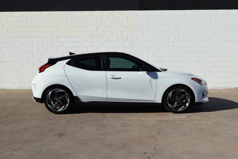 Hyundai Veloster Vehicle Full-screen Gallery Image 04