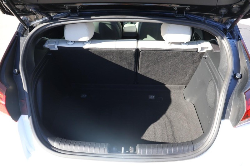 Hyundai Veloster Vehicle Full-screen Gallery Image 09