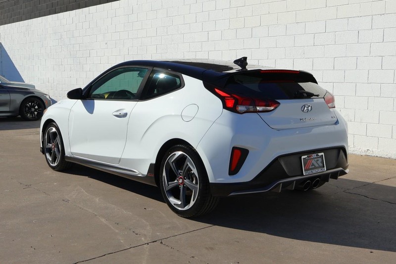 Hyundai Veloster Vehicle Full-screen Gallery Image 10