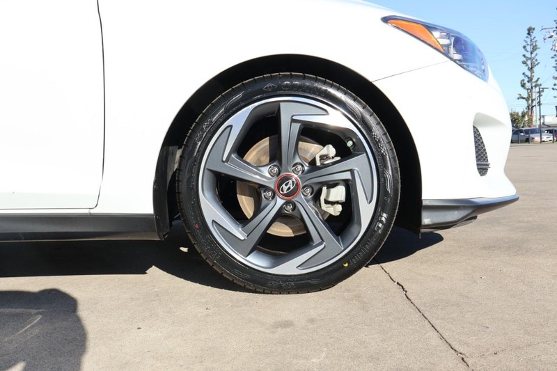 Hyundai Veloster Vehicle Full-screen Gallery Image 13