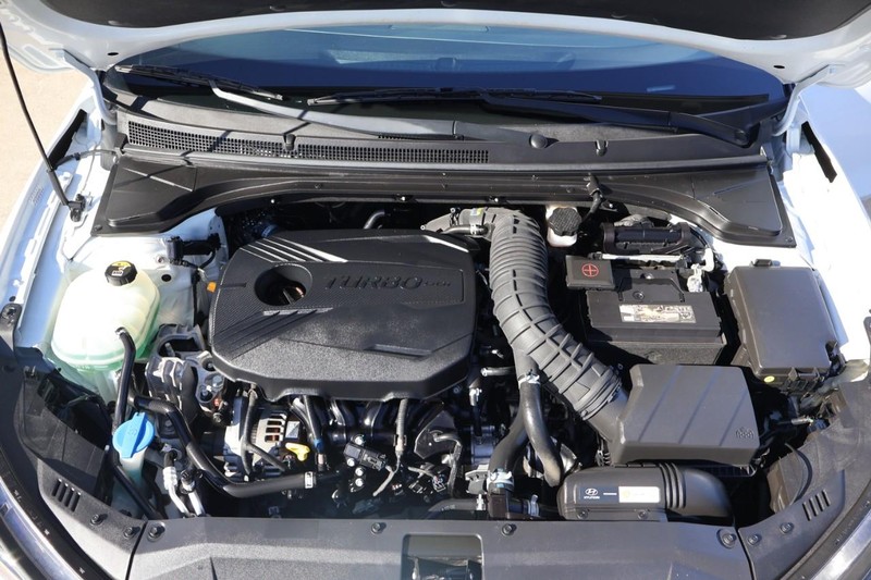 Hyundai Veloster Vehicle Full-screen Gallery Image 14