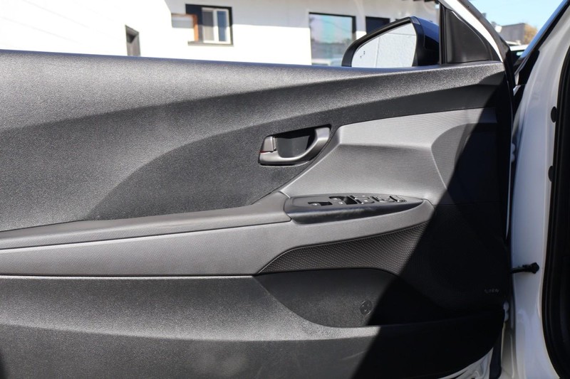 Hyundai Veloster Vehicle Full-screen Gallery Image 16