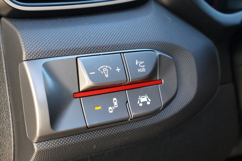 Hyundai Veloster Vehicle Full-screen Gallery Image 18