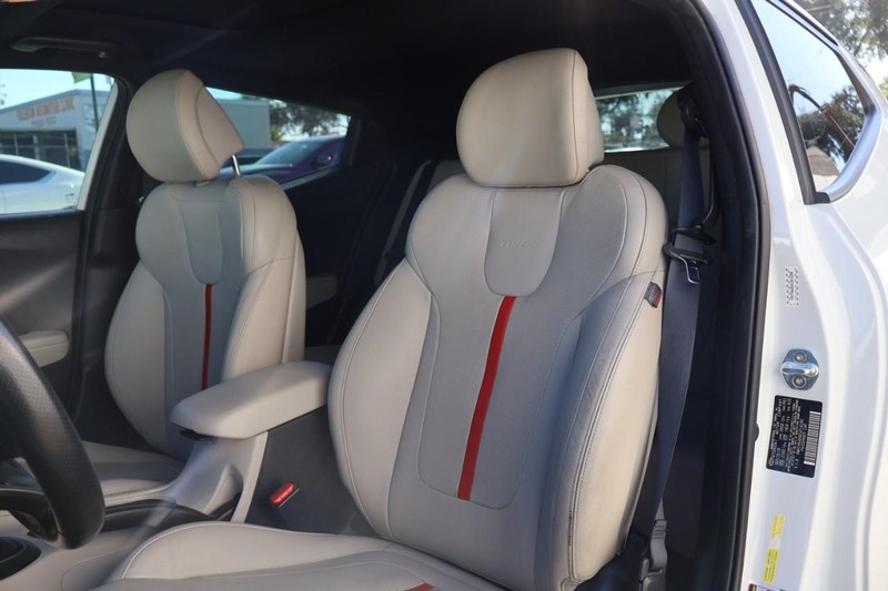 Hyundai Veloster Vehicle Full-screen Gallery Image 19