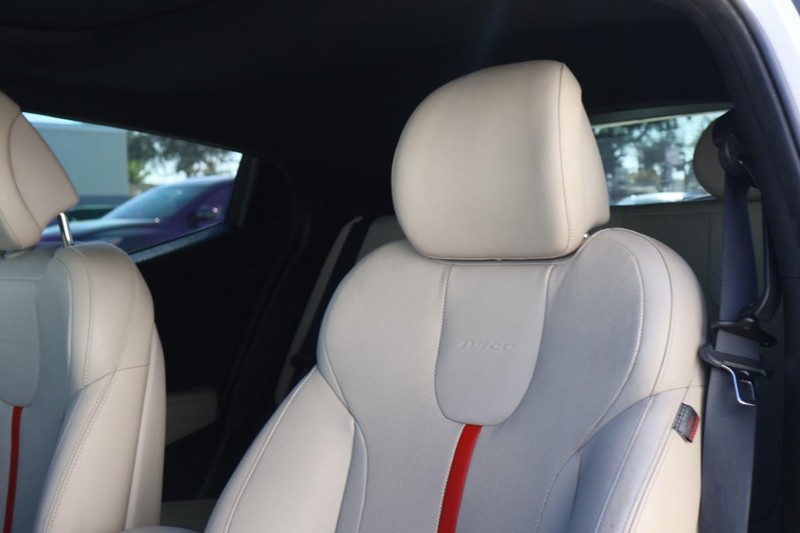 Hyundai Veloster Vehicle Full-screen Gallery Image 20