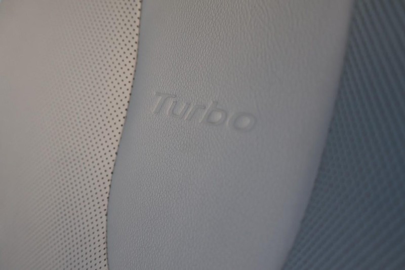 Hyundai Veloster Vehicle Full-screen Gallery Image 21