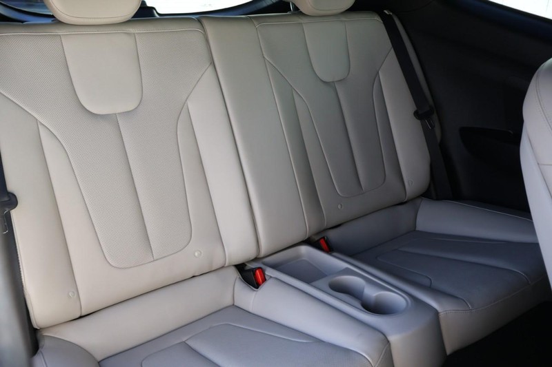 Hyundai Veloster Vehicle Full-screen Gallery Image 23