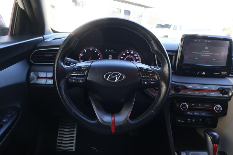 Hyundai Veloster Vehicle Full-screen Gallery Image 26