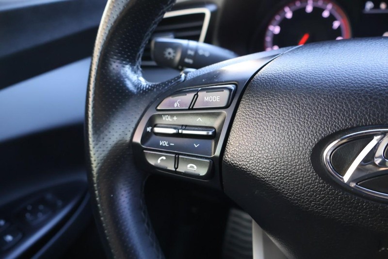 Hyundai Veloster Vehicle Full-screen Gallery Image 27