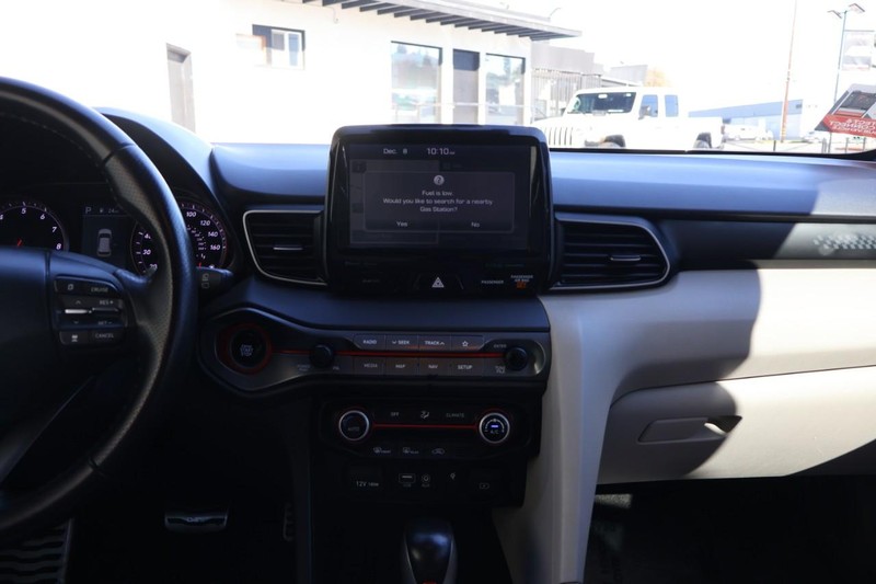 Hyundai Veloster Vehicle Full-screen Gallery Image 30