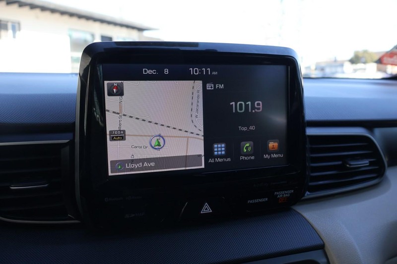 Hyundai Veloster Vehicle Full-screen Gallery Image 31