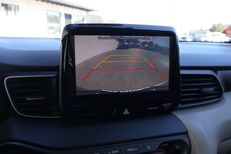 Hyundai Veloster Vehicle Full-screen Gallery Image 32