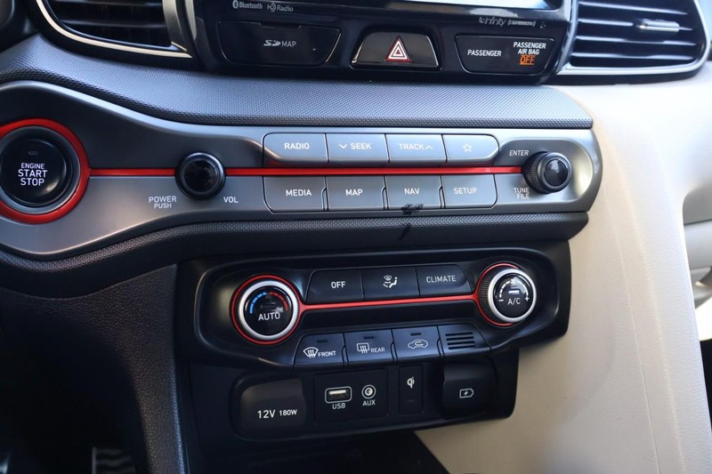 Hyundai Veloster Vehicle Full-screen Gallery Image 33