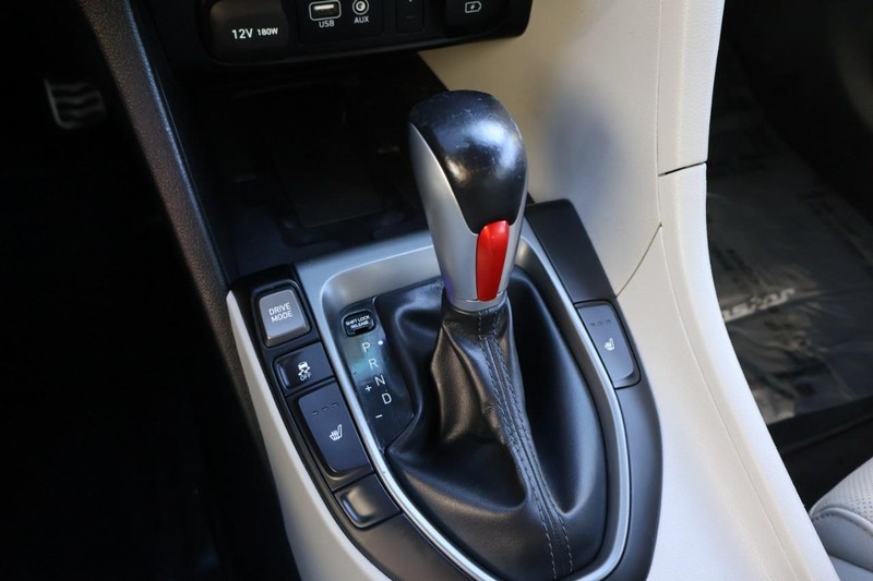 Hyundai Veloster Vehicle Full-screen Gallery Image 34