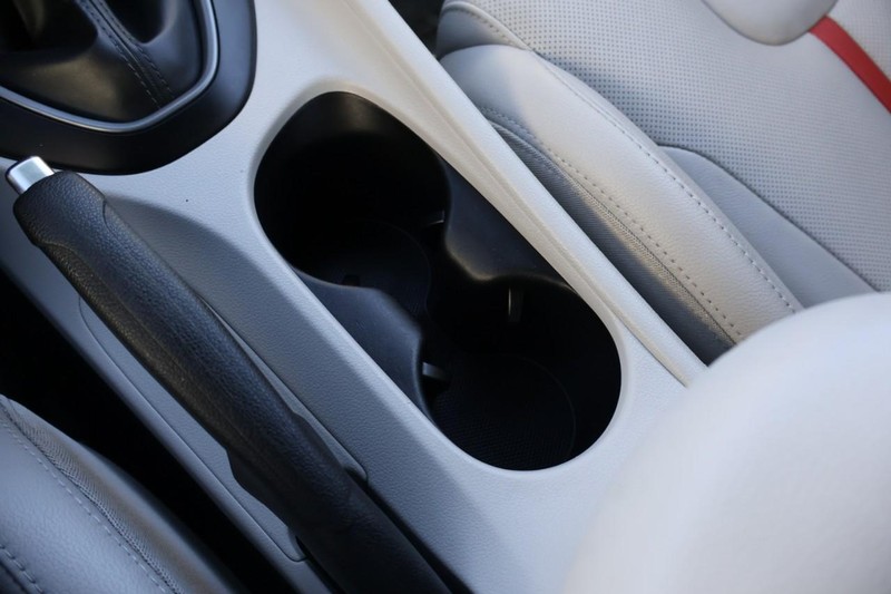 Hyundai Veloster Vehicle Full-screen Gallery Image 35