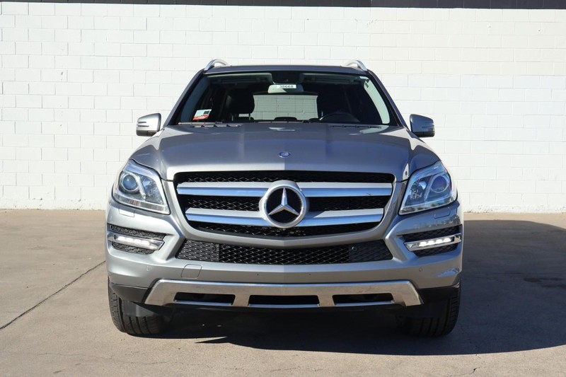 Mercedes-Benz GL 450 Vehicle Full-screen Gallery Image 02