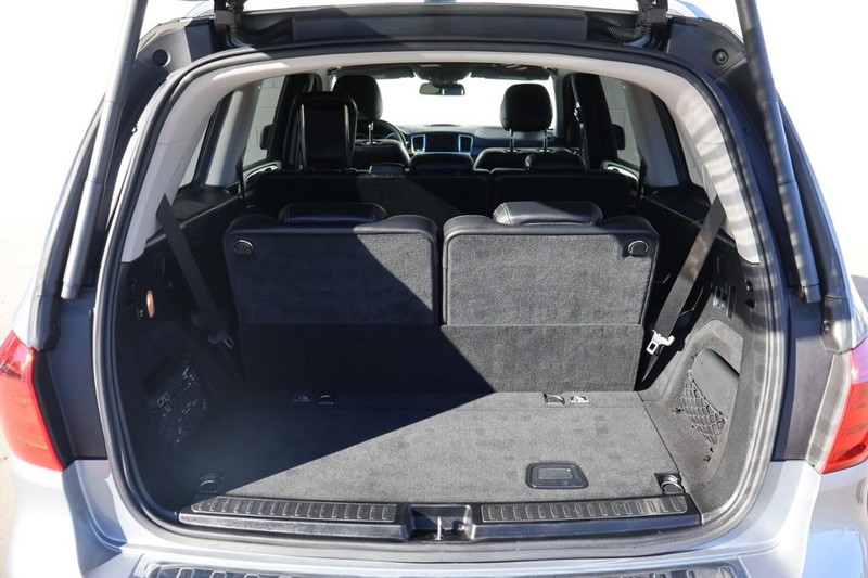 Mercedes-Benz GL 450 Vehicle Full-screen Gallery Image 08