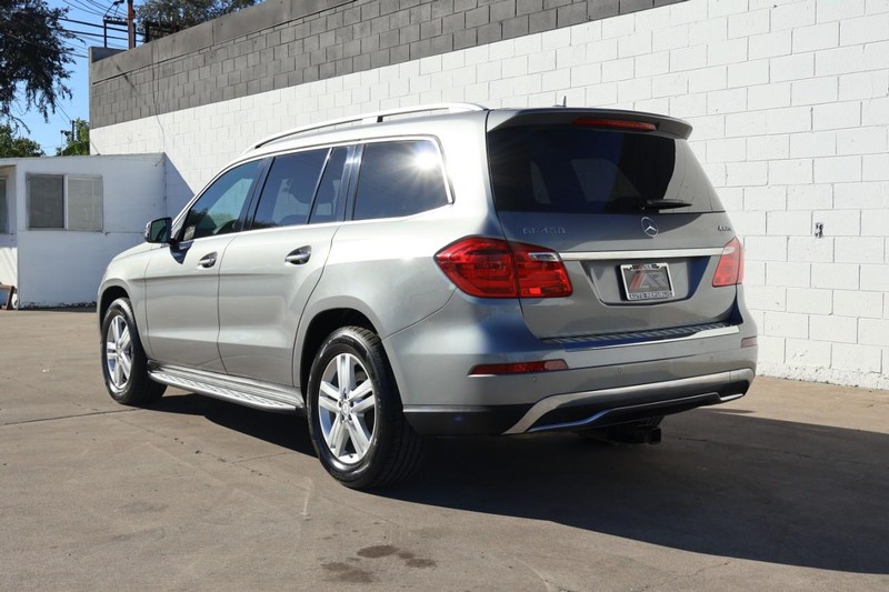 Mercedes-Benz GL 450 Vehicle Full-screen Gallery Image 10