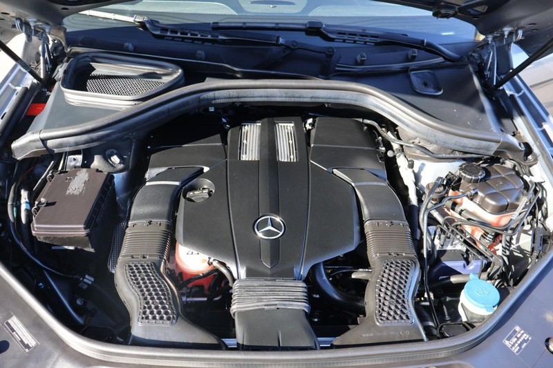 Mercedes-Benz GL 450 Vehicle Full-screen Gallery Image 13