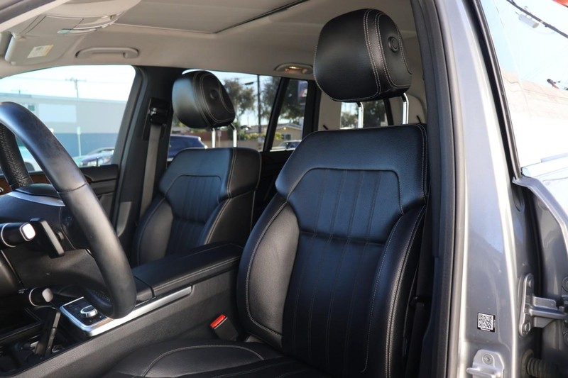 Mercedes-Benz GL 450 Vehicle Full-screen Gallery Image 19