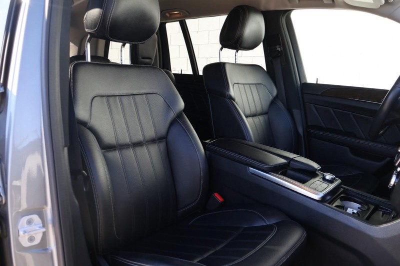 Mercedes-Benz GL 450 Vehicle Full-screen Gallery Image 22