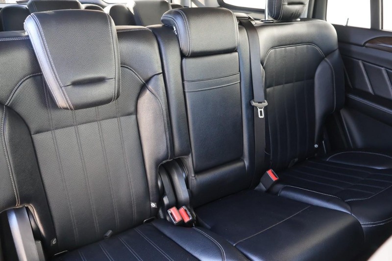 Mercedes-Benz GL 450 Vehicle Full-screen Gallery Image 23